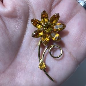 Vintage Unmarked Juliana Prong Set Amber color Rhinestone Flower Brooch Pin VTG